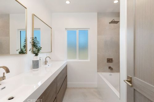 5243 Fulton Ave, Van Nuys CA  91401-5906 exterior