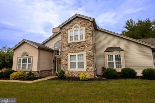 138 Greenview Dr, Lancaster, PA 17601-1010