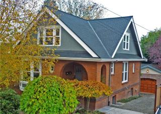6221 27th Ave, Seattle, WA 98115-7113