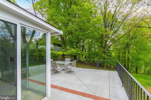 6910 Cliff Rd, Philadelphia PA  19128-4405 exterior