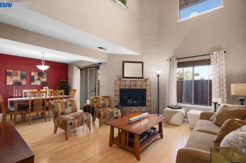 933 Hagemann Dr, Livermore, CA 94551-6067
