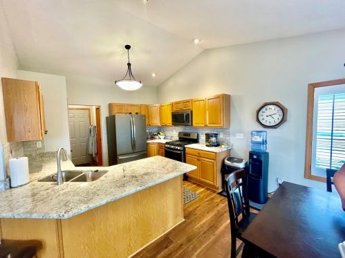 1172 Arneita St, Sycamore IL  60178-1125 exterior