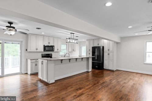 53 Bob White Dr, Harpers Ferry WV  25425-5810 exterior