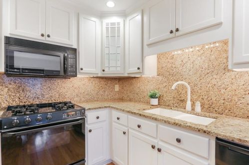 11 Ardmore Sq, Atlanta GA  30309-1821 exterior