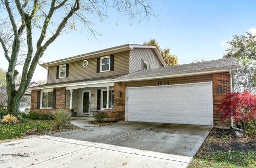 1534 Foxhill Rd, Naperville, IL 60563-2131