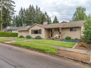 1968 Pine St, Stayton, OR 97383-1442