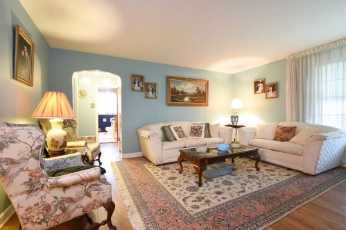 3841 Arden Ave, Brookfield, IL 60513-2106