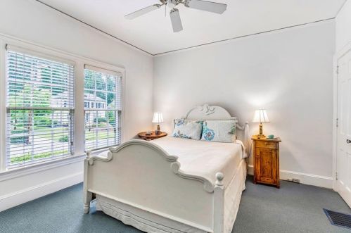 945 Eulalia Rd, Atlanta GA  30319-1306 exterior