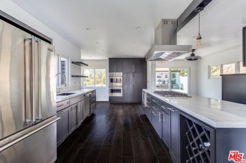 4060 Camino De La Cumbre, Van Nuys CA  91423-4522 exterior