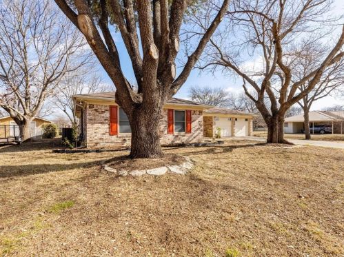 307 Ables St, Granbury TX  76048-1805 exterior