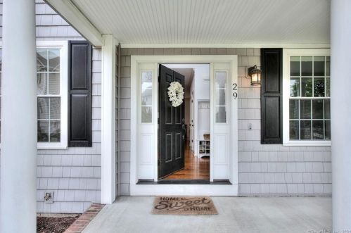 29 Bartlett Ln, Huntington, CT