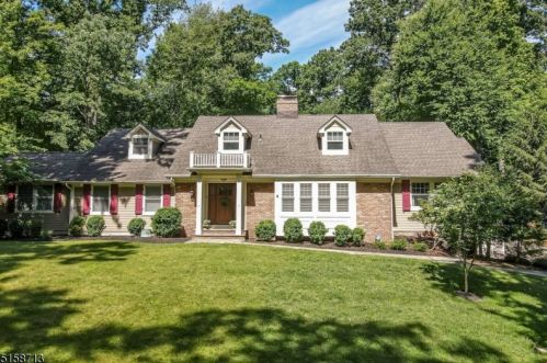 4 Pheasant Ln, Scotch Plains, NJ 07076-2216