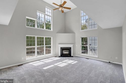 9250 Weathersfield Dr, Bristow, VA 20136-1712