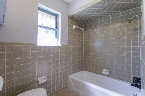 600 Blue Lk Dr, Fort Worth TX  76103-1108 exterior