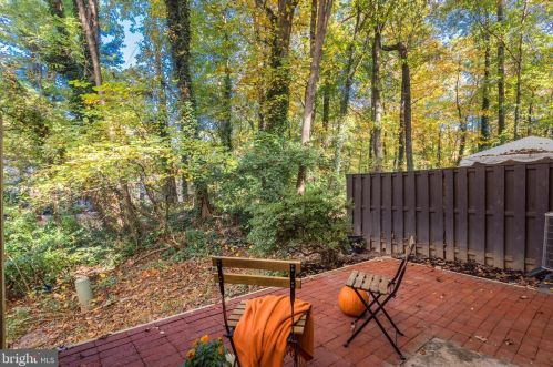 2337 Emerald Heights Ct, Herndon VA  20191-1749 exterior