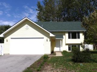 176 Dolores St, Oswego, IL 60543-9121
