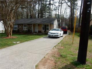 6752 Graves Mill Dr, Norcross, GA 30093-3440