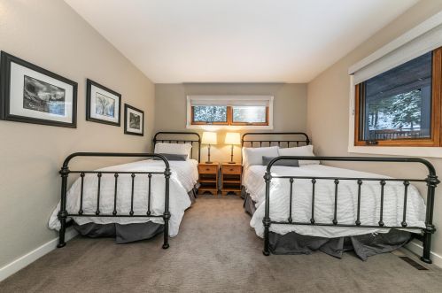 705 Conifer, Truckee CA  96161-3924 exterior