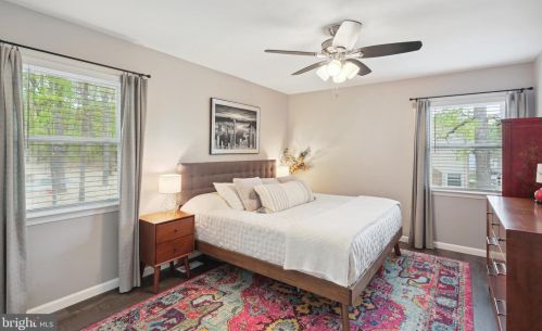8922 Applecross Ln, Springfield VA  22153-1201 exterior