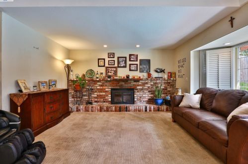 7697 Castilian Rd, Pleasanton, CA 94568-1305