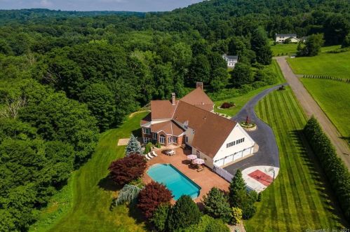59 Coe Rd, Waterbury, CT 06716-2511