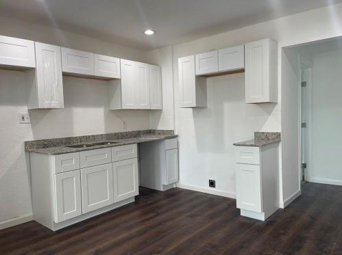 3900 Sandgate St, Fort Worth, TX 76105-5235
