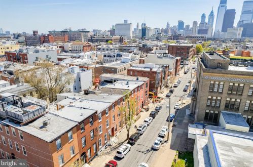 739 17th St, Philadelphia PA  19130-2834 exterior