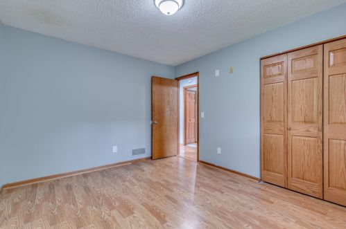 4464 Cinnamon Ridge Trl, Saint Paul MN  55122-2385 exterior