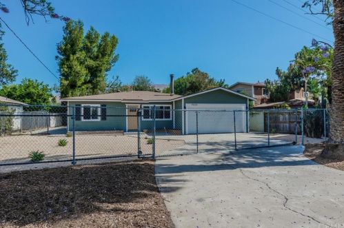 9035 Bellegrave Ave, Riverside, CA 92509-2737