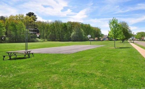 3900 Cambridge Dr, Windsor CT  06095-5116 exterior