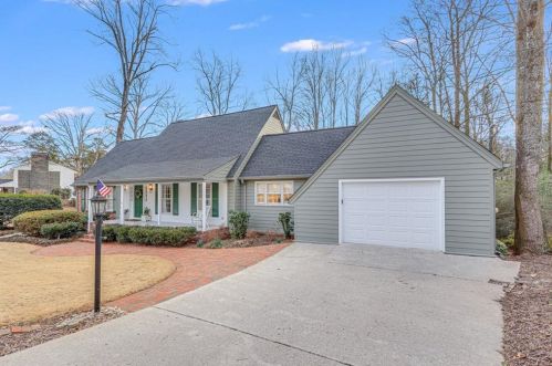 865 Parkhill Pl, Gainesville, GA 30501-2335
