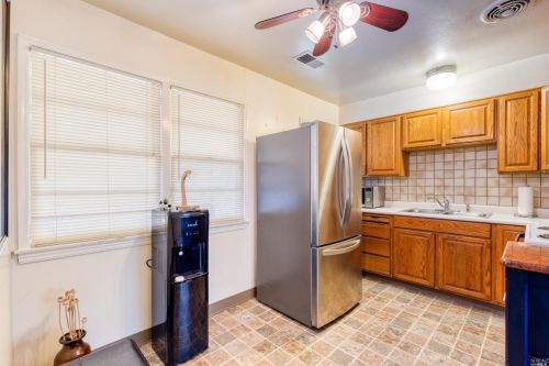 650 Mendocino Dr, Ukiah CA  95482-5606 exterior