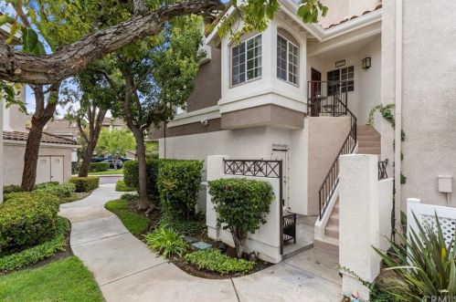 1033 Dewcrest Dr, Anaheim CA  92808-2402 exterior