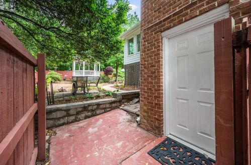 2132 Dunwoody Glen Ct, Atlanta GA  30338-1364 exterior