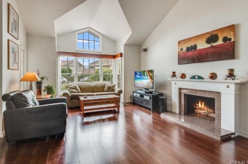 8 Dorchester, Irvine CA  92620-2614 exterior