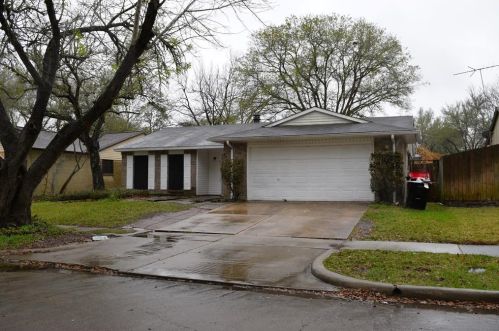 6730 Pickett Dr, Richmond, TX 77469-5824