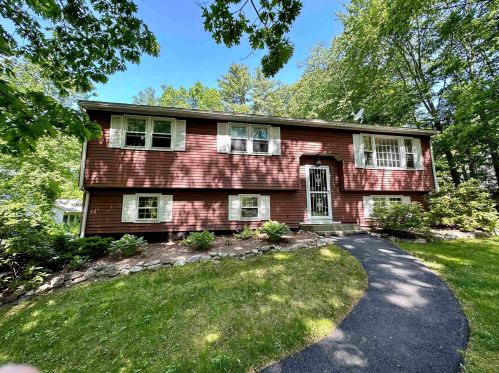 9 Spring Rd, Londonderry, NH 03053-2912