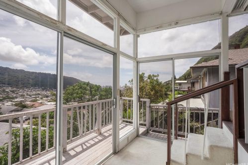 3359 Huelani Dr, Honolulu HI  96822-1276 exterior