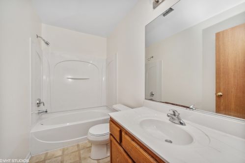 1217 Cpe Cod Ln, Pingree Grove IL  60140-2001 exterior