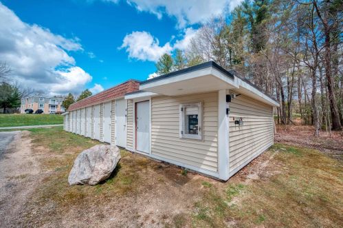 37 Constitution Dr, Londonderry NH  03053 exterior