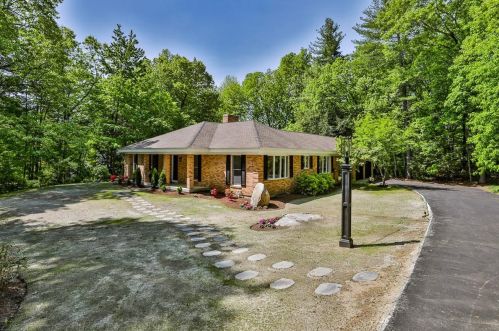 16 Hemlock Hill Rd, Amherst, NH 03031-2646
