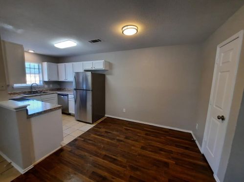 1404 Mulkey St, Fort Worth TX  76104-7017 exterior