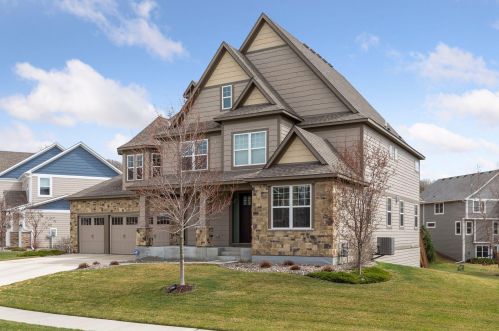 1567 Headwaters Ln, Saint Paul, MN 55129-6233