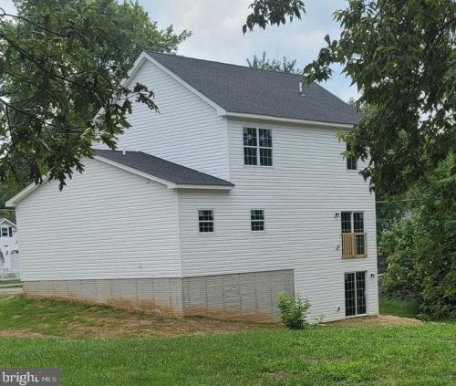 239 Sunlite Dr, Charles Town, WV 25414-5280