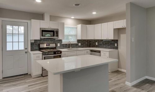 1608 Cottonwood Rd, Carrollton TX  75006-3854 exterior