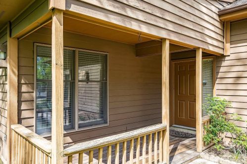 81 Laurel Hollow Ct, Edison, NJ 08820-1043