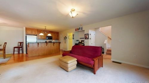 20 Folkstone Rd, East Windsor, CT 06088-9446