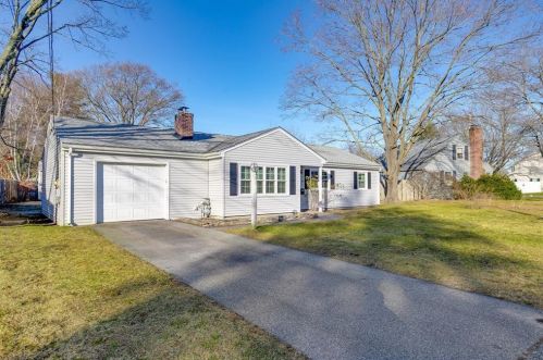 43 Midway Dr, Warwick, RI 02886-8133