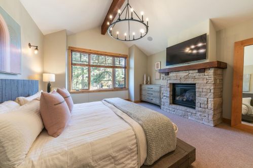 10251 Valmont Trl, Truckee CA  96161-2078 exterior
