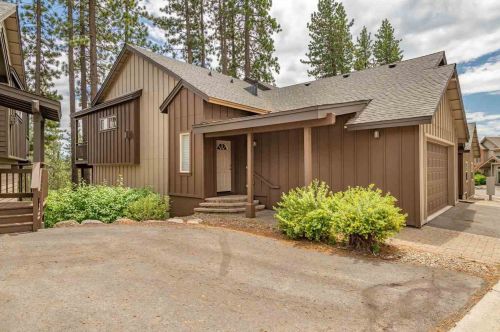 10281 Stoneridge Dr, Truckee, CA 96161-2085